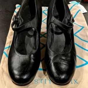 Flamenco dance shoes